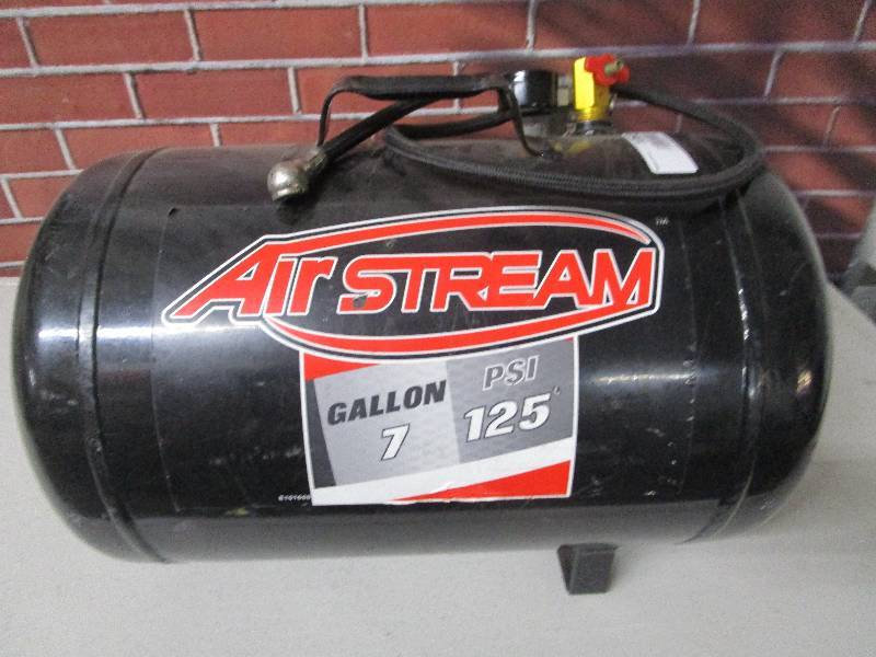 lot 1062 image: Air Stream 7 gallon  Air Tank