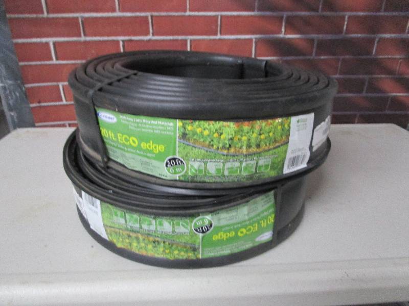 lot 1063 image: Pair of Suncast 20ft. Lawn Edging