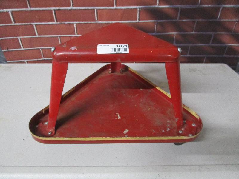 lot 1071 image: Workshop Stool Chair