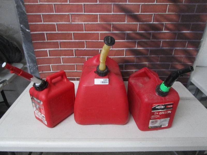 lot 1085 image: Lot of Gas Cans