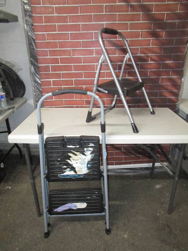 lot 1087 image: Pair of Step Ladders