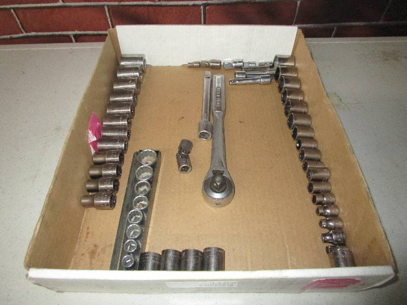 lot 1102 image: Ratchet and Socket Lot