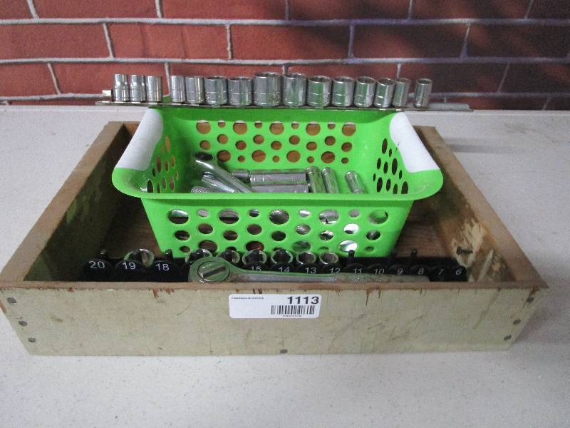 lot 1113 image: Ratchet and Socket Lot