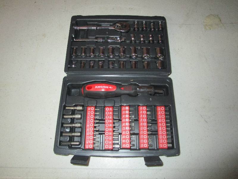 lot 1116 image: Husky Ratchet and Socket Lot