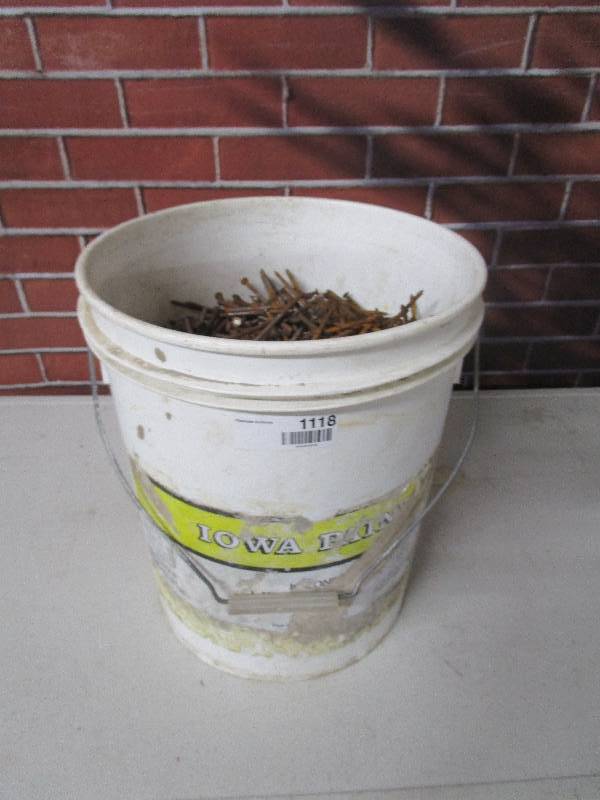 lot 1118 image: Tub of Various Nails