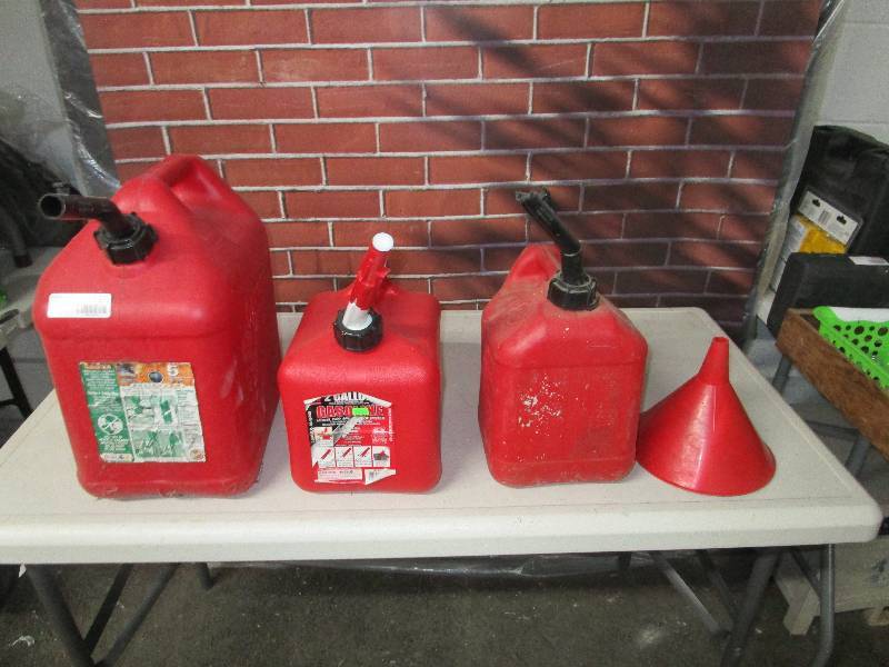 lot 1120 image: Lot of Gas Cans
