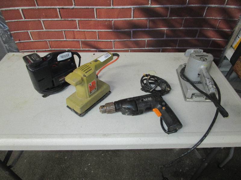 lot 1122 image: Lot of Random Tools