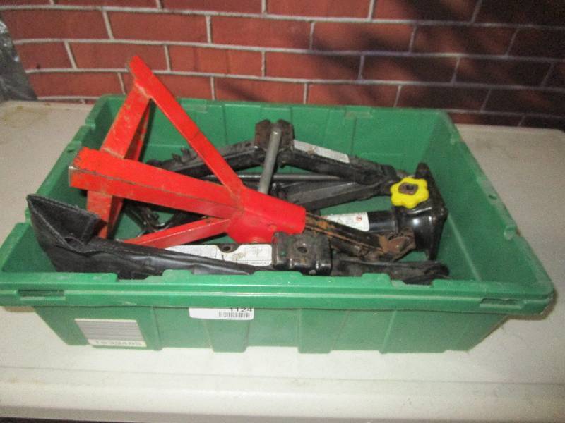 lot 1124 image: Lot of Car Jacks
