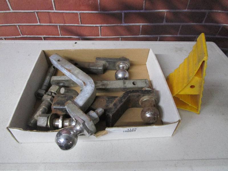 lot 1125 image: Lot of Hitches