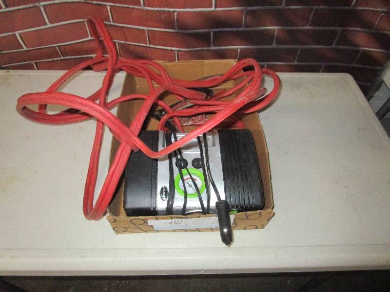 lot 1127 image: Tire Inflator & Jumping Cable Lot