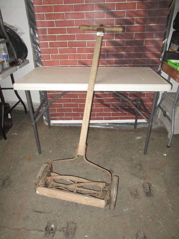 lot 1135 image: Old Style Mower