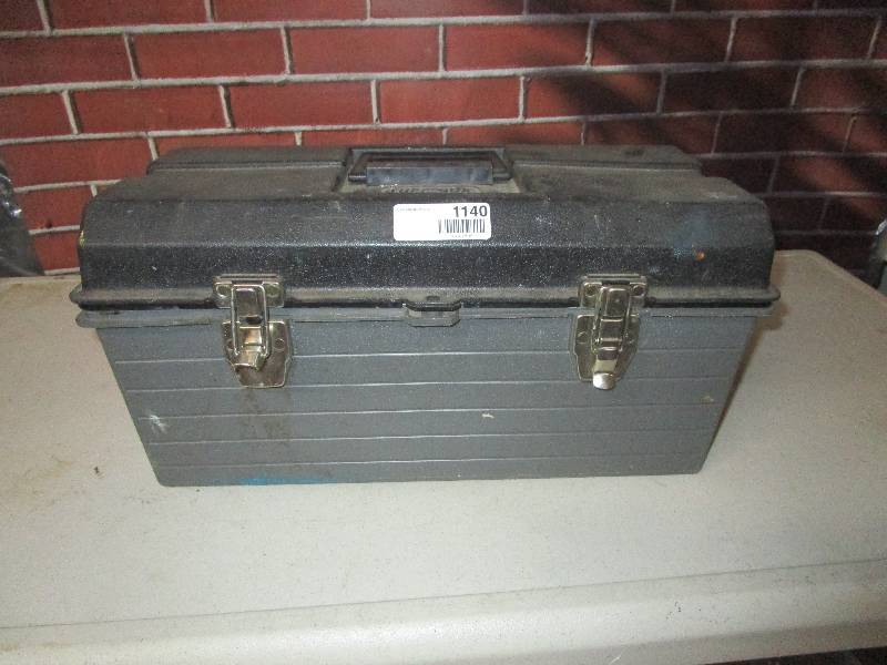 lot 1140 image: Toolbox (contents included)