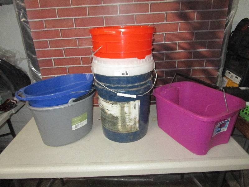 lot 1151 image: Lot of Buckets