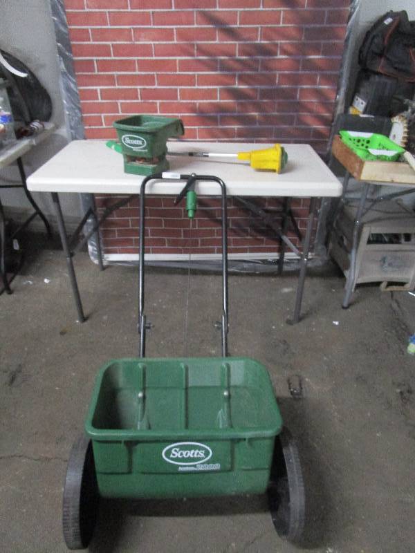 lot 1152 image: Lot of Gardening Tools
