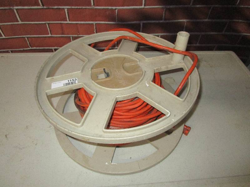 lot 1153 image: Suncast Extentsion Cord Reel