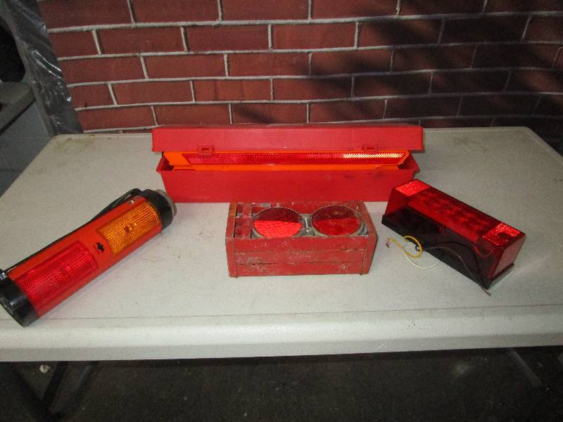 lot 1158 image: Lot of Emergency Roadside Kit