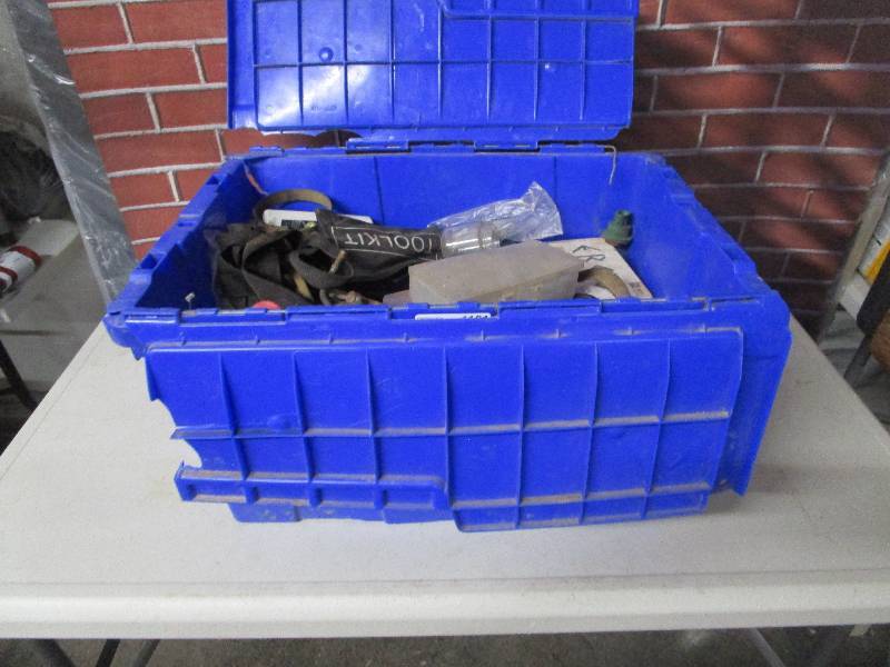 lot 1161 image: Tote of Random Items