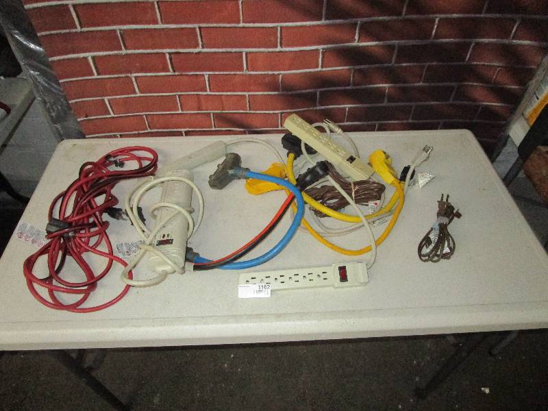 lot 1162 image: Lot of Plug In Adapters