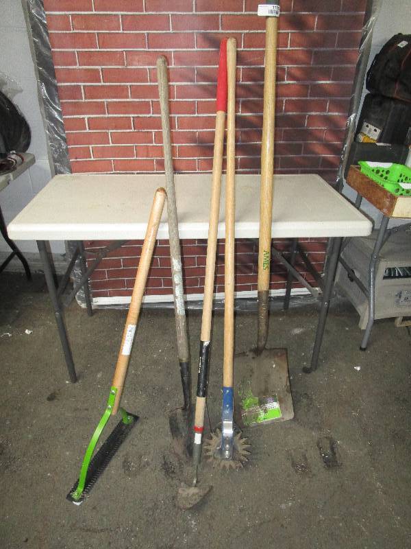 lot 1165 image: Lot of Outdoor Tools
