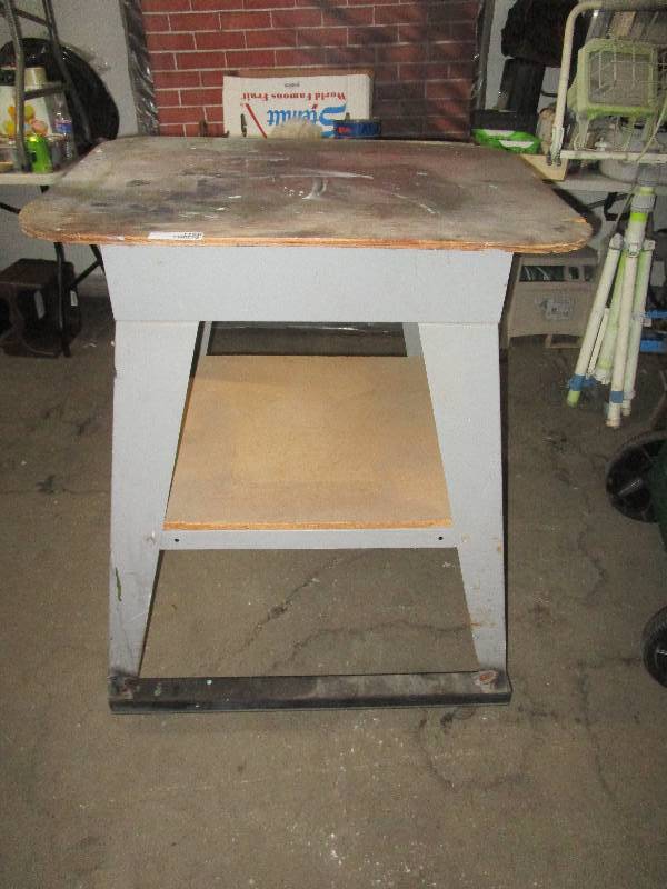 lot 1168 image: Work Table