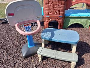 lot 5313 image: Childrens Plastic Picnic Table And Basketball Hoop