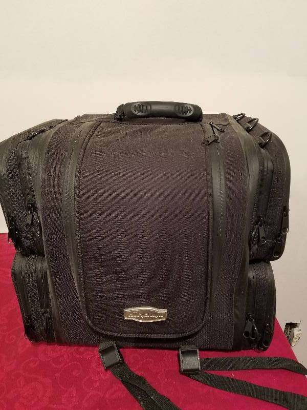 lot 20 image: Kuryakyn Ultra Tour Bag large luggage with compartments