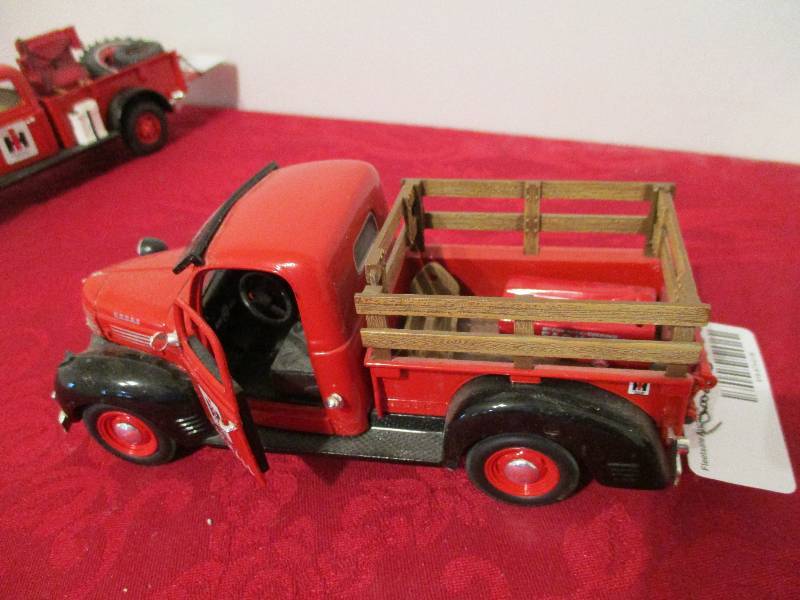 lot 1000 image: 1947 Dodge Diecast Truck