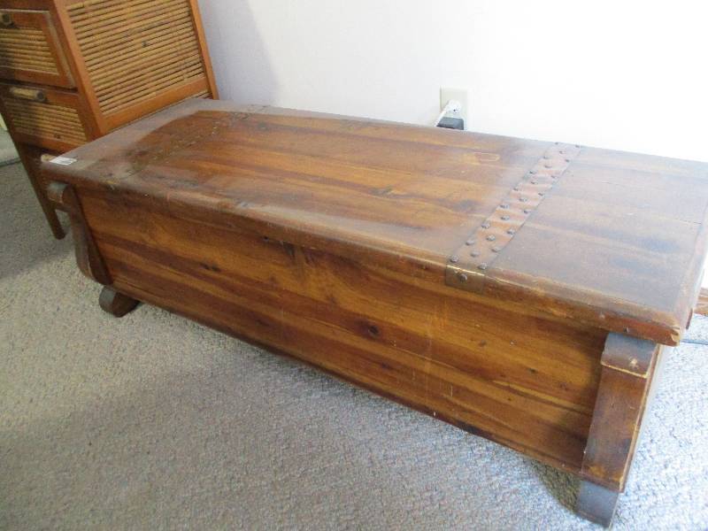 lot 2024 image: Antique Lane Standard Cedar Chest
