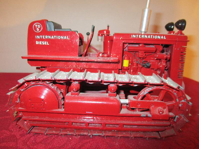 lot 1034 image: International Bulldozer 132 Diecast