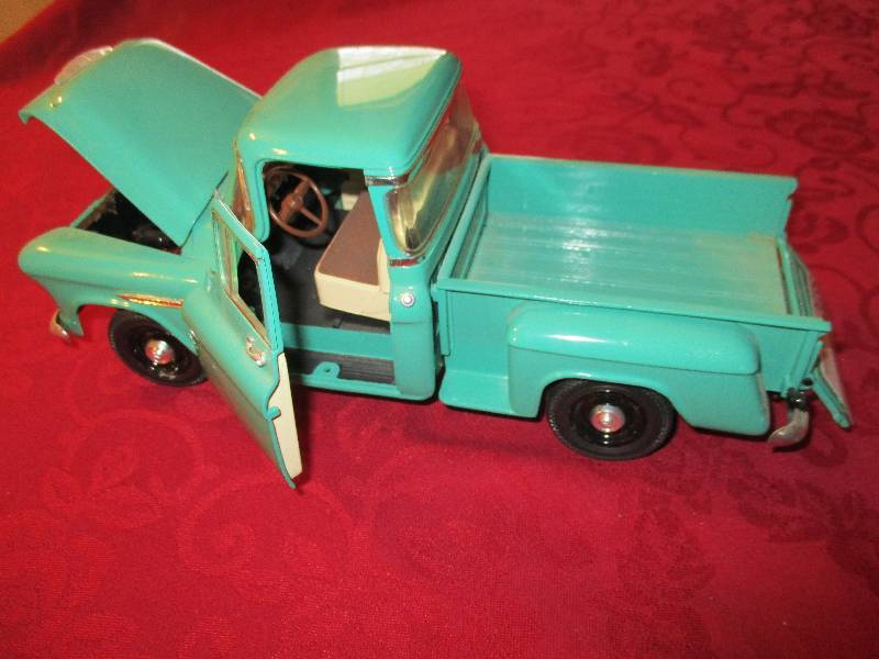 lot 2035 image: 1955 Chevy Pickup Diecast