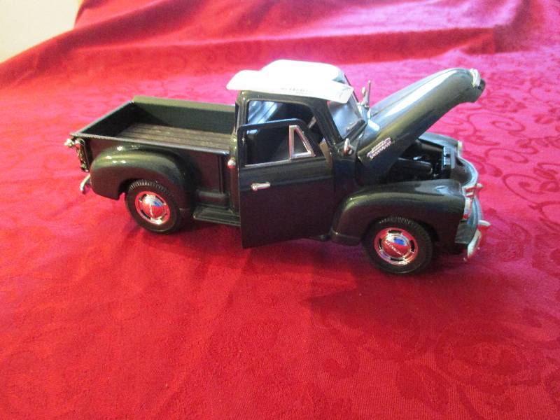 lot 2037 image: Diecast Pickup Truck