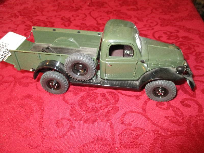lot 2045 image: The Danbury Mint 1946 Dodge Power Wagon