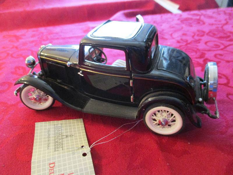 lot 2048 image: Franklin Mint 1932 Ford Deuce Coupe