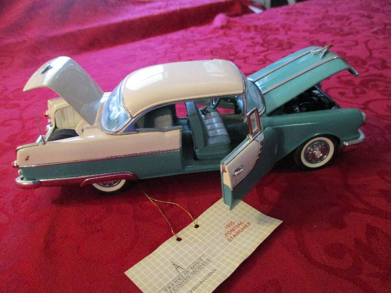 lot 2052 image: Franklin Mint 1955 Pontiac Starchief