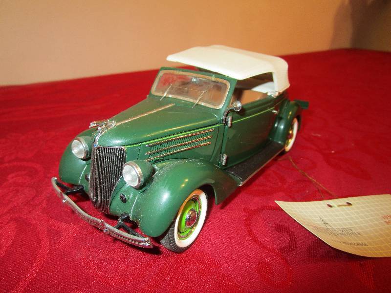 lot 1022 image: Franklin Mint 132 1936 Ford Diecast