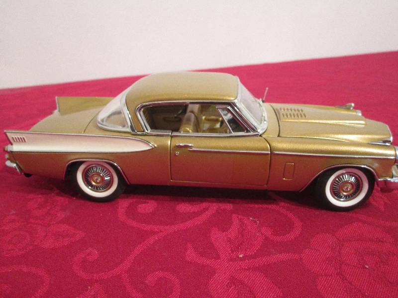 lot 1025 image: The Danbury Mint 1957 Studebaker Diecast