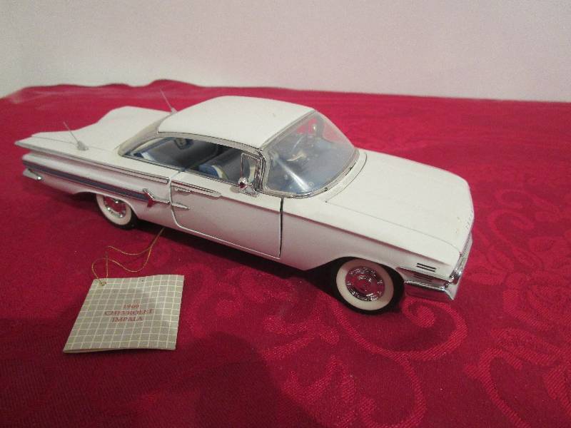 lot 1027 image: Franklin Mint 1960 Chevy Impala 132 Diecast