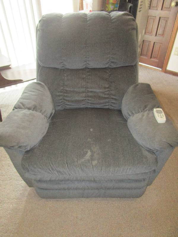lot 2001 image: Recliner
