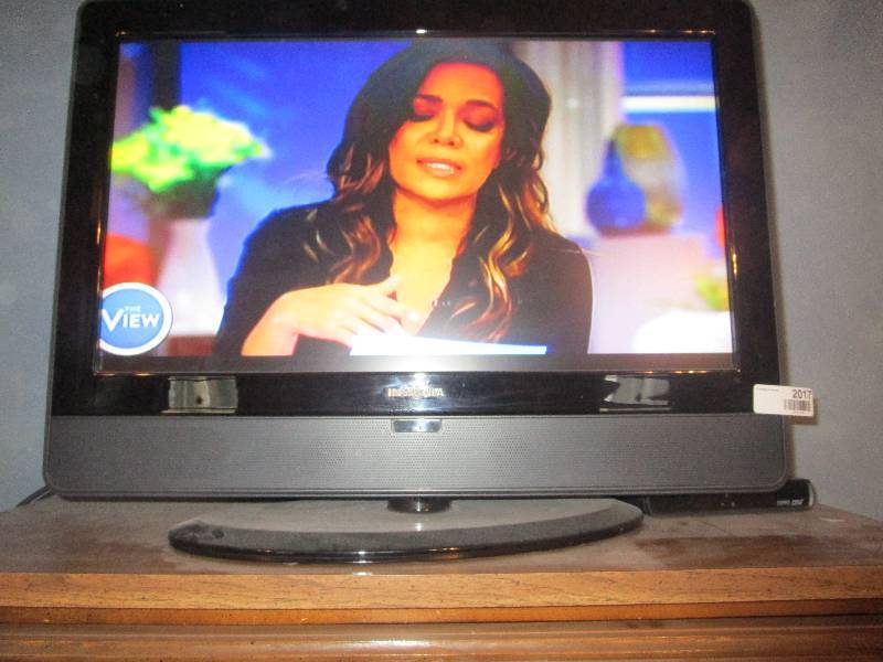 lot 2017 image: Insignia  26 Tv with Remote