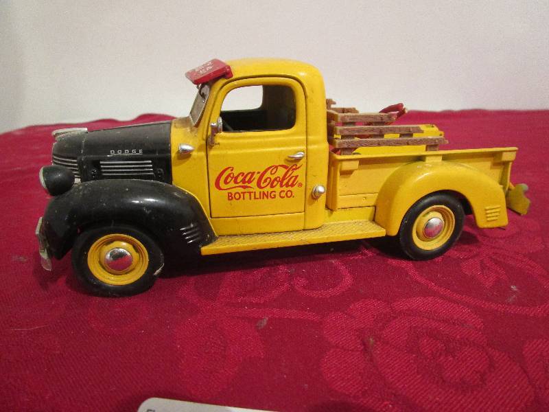 lot 1044 image: Ertl Coca-Cola Truck