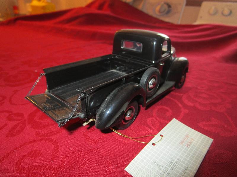 lot 2039 image: Franklin Mint 1940 Ford Pickup