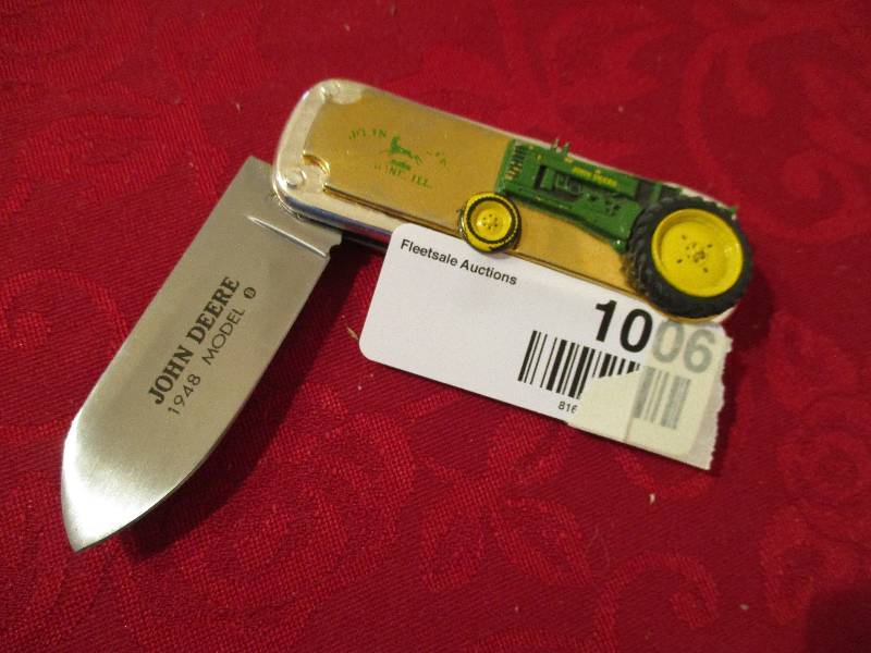 lot 1006 image: John Deere Pocket Knife