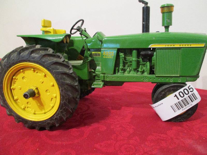 lot 1005 image: John Deere 4020 Diesel Tractor