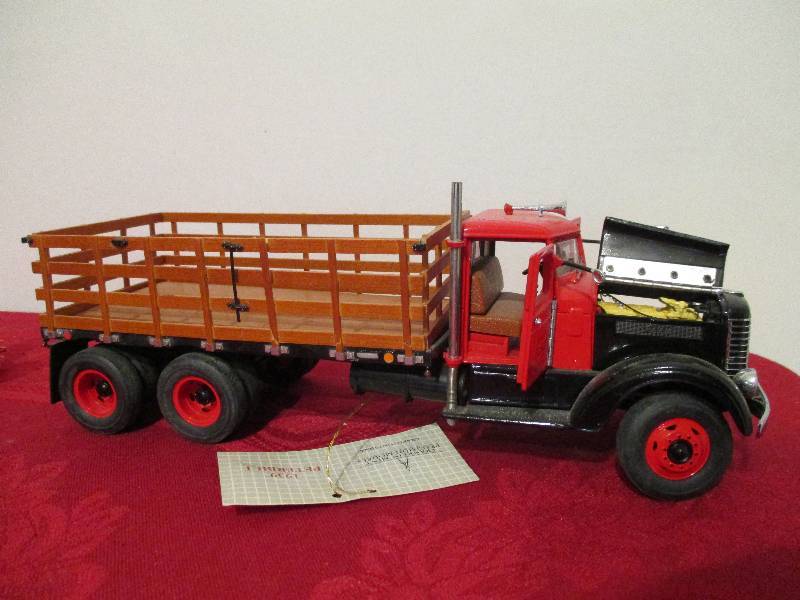lot 1002 image: Franklin Mint 132 1939 Peterbilt 260 Truck- First Peterbilt- Red & Black (132)