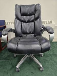 lot 48799 image: Black Office Chair