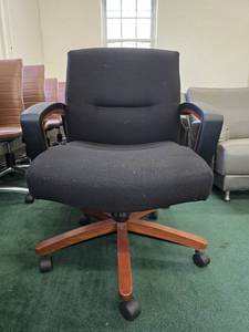lot 48815 image: Black And Wood Office Chair