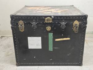 lot 25239 image: Large Shipping Trunk