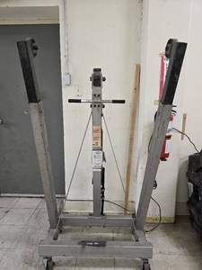 lot 25243 image: Larin 2-Ton Engine Hoist