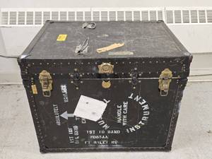 lot 25245 image: Large Shipping Trunk