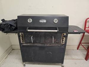 lot 25257 image: Kingsford Charcoal Grill and Cover